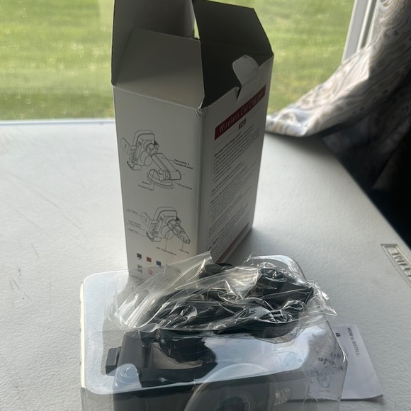 NEW Wireless Car Charger M12 - Picture 2 of 3